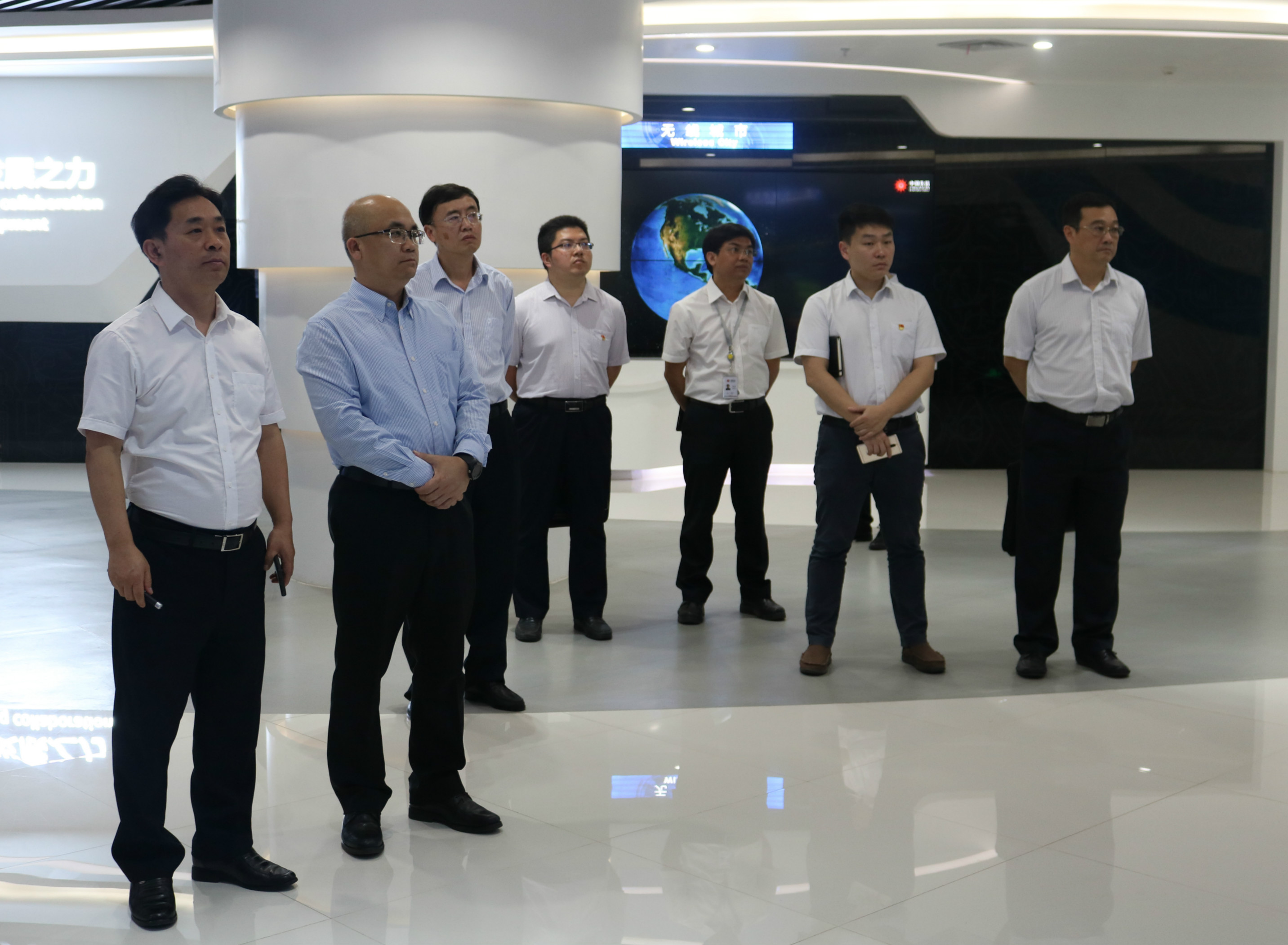 广西广电网络公司党委书记,董事长谢向阳到中国东信参观座谈