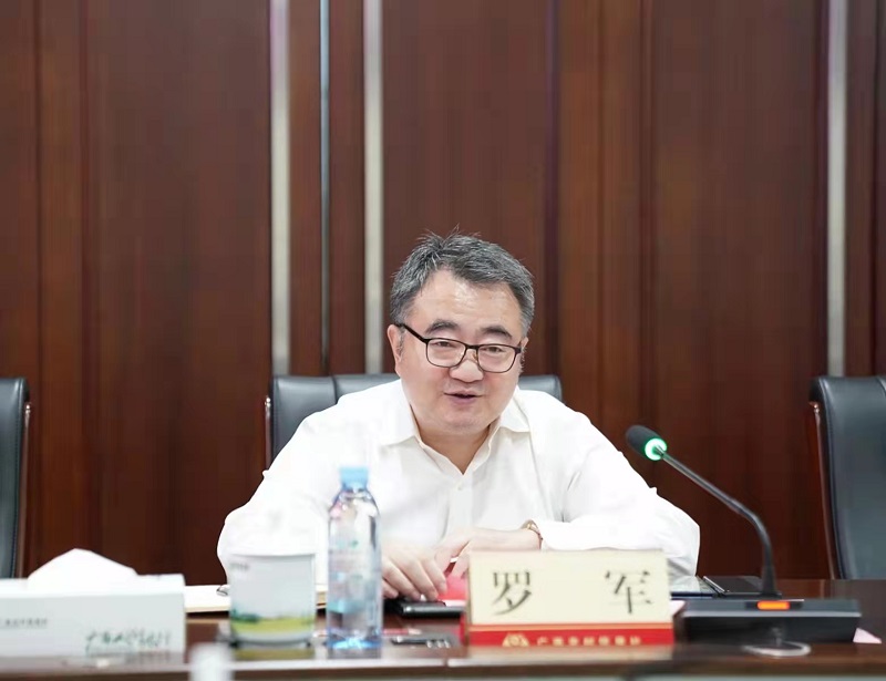 中国东信董事长,总裁鲁东亮,广西农信社党委书记,理事长罗军出席仪式