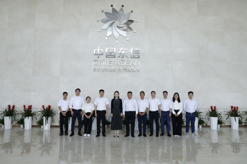 1778838736037011504.jpg 合影留念.jpg